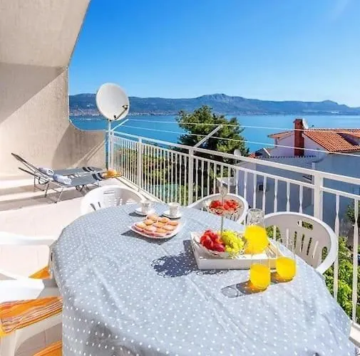 Stella, Slatine, Rovci, Otok Ciovo * 特罗吉尔