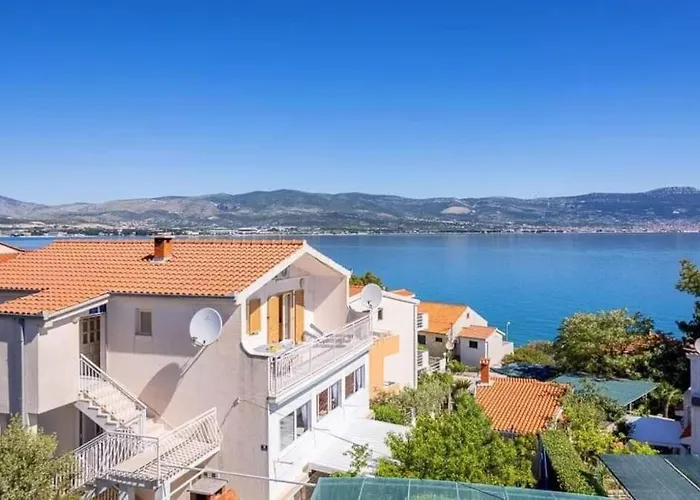 Stella, Slatine, Rovci, Otok Ciovo 公寓 特罗吉尔